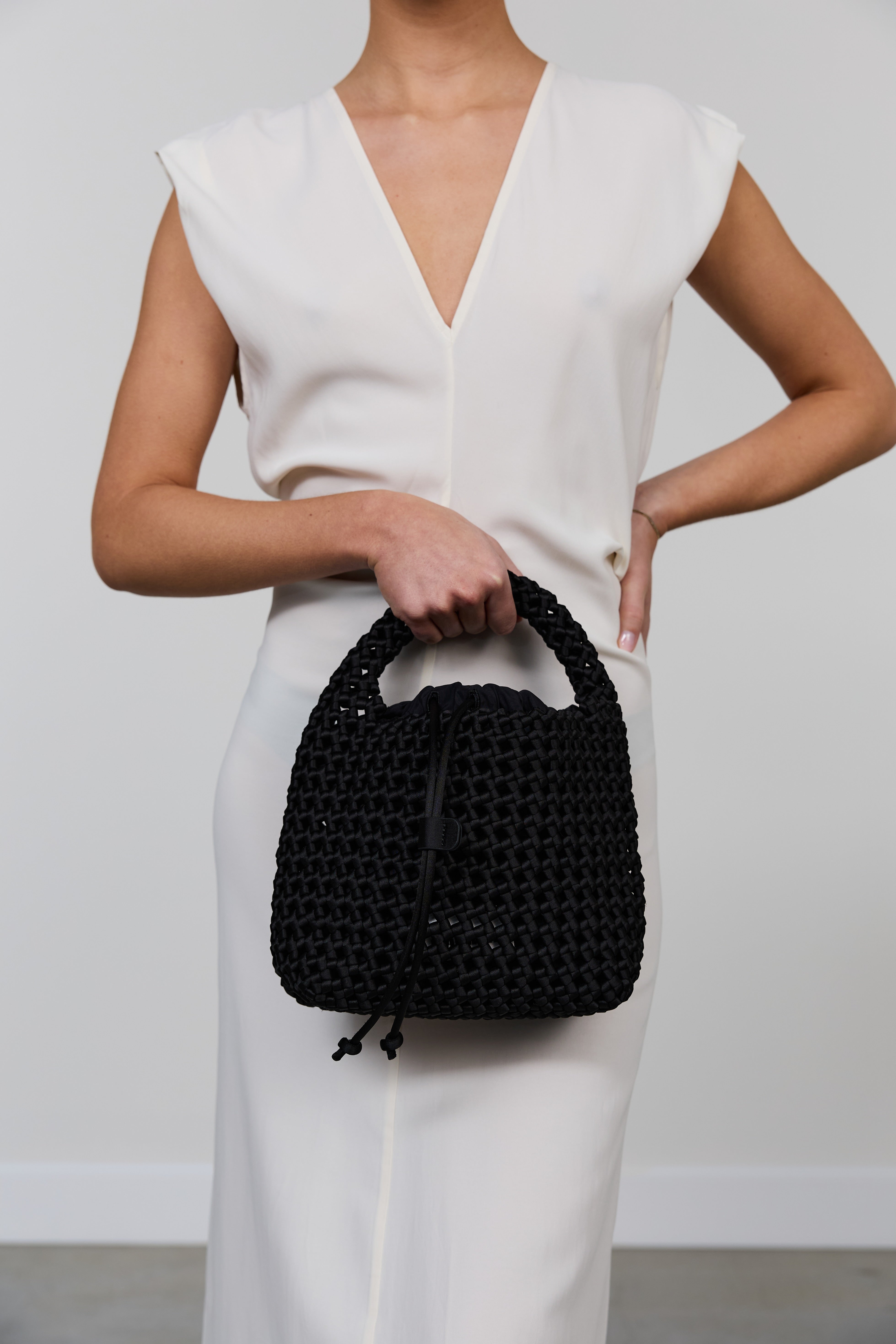 Marrea Basket Open Weave Di Nero Satin